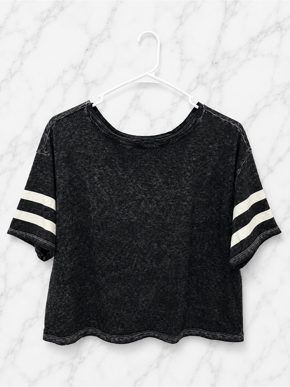 American Eagle Charcoal USA Flag Cropped Graphic T-Shirt Striped Sleeve | S⁠mall - Picture 3 of 4